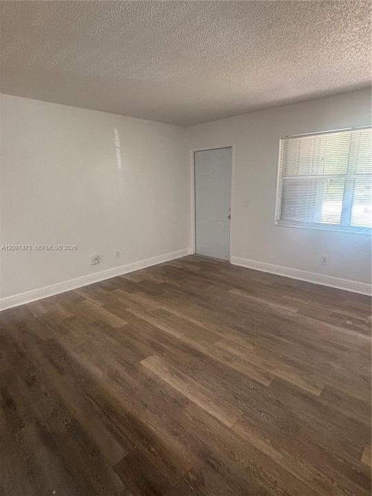 For Sale: $250,000 (2 beds, 2 baths, 932 Square Feet)