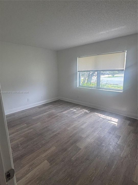 For Sale: $250,000 (2 beds, 2 baths, 932 Square Feet)
