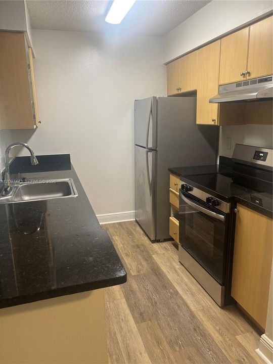 For Sale: $250,000 (2 beds, 2 baths, 932 Square Feet)