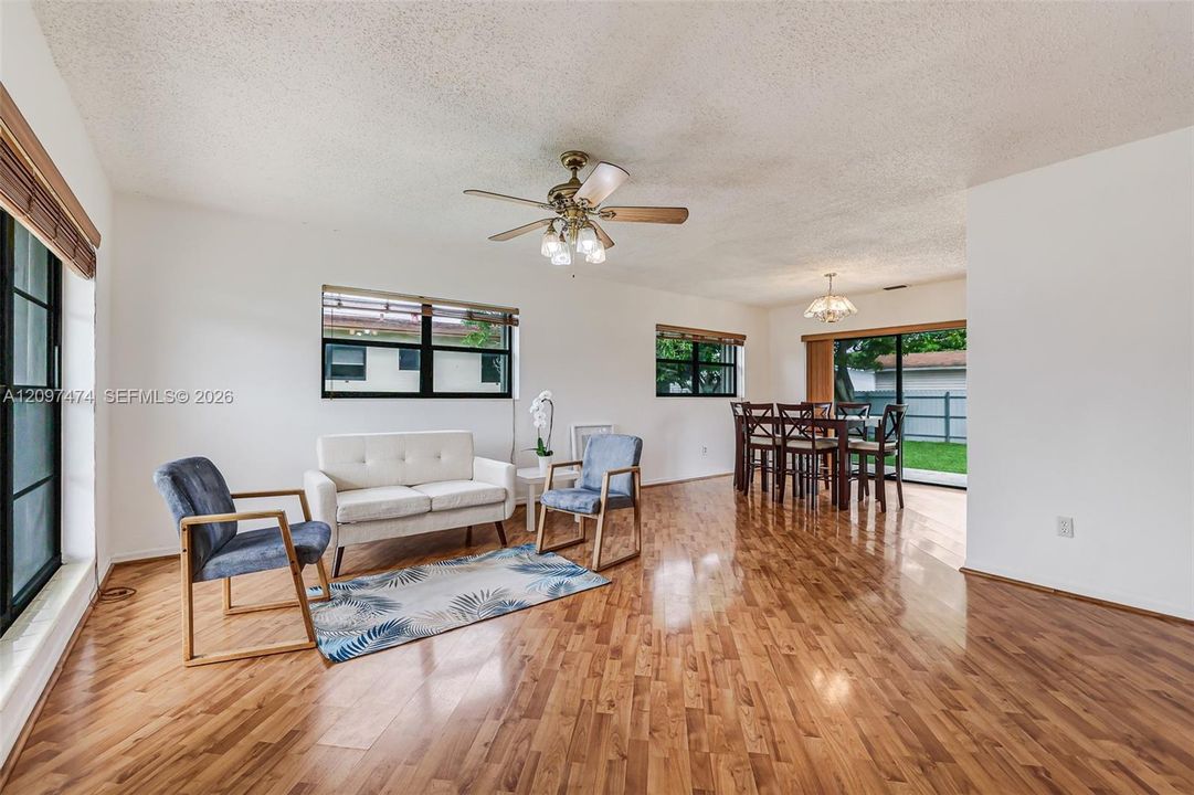 For Sale: $567,500 (3 beds, 1 baths, 1215 Square Feet)