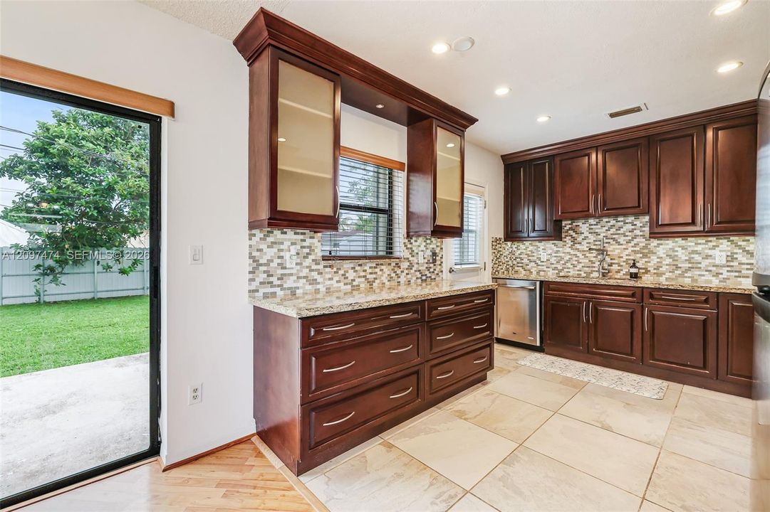 For Sale: $567,500 (3 beds, 1 baths, 1215 Square Feet)