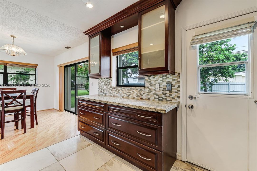 For Sale: $567,500 (3 beds, 1 baths, 1215 Square Feet)