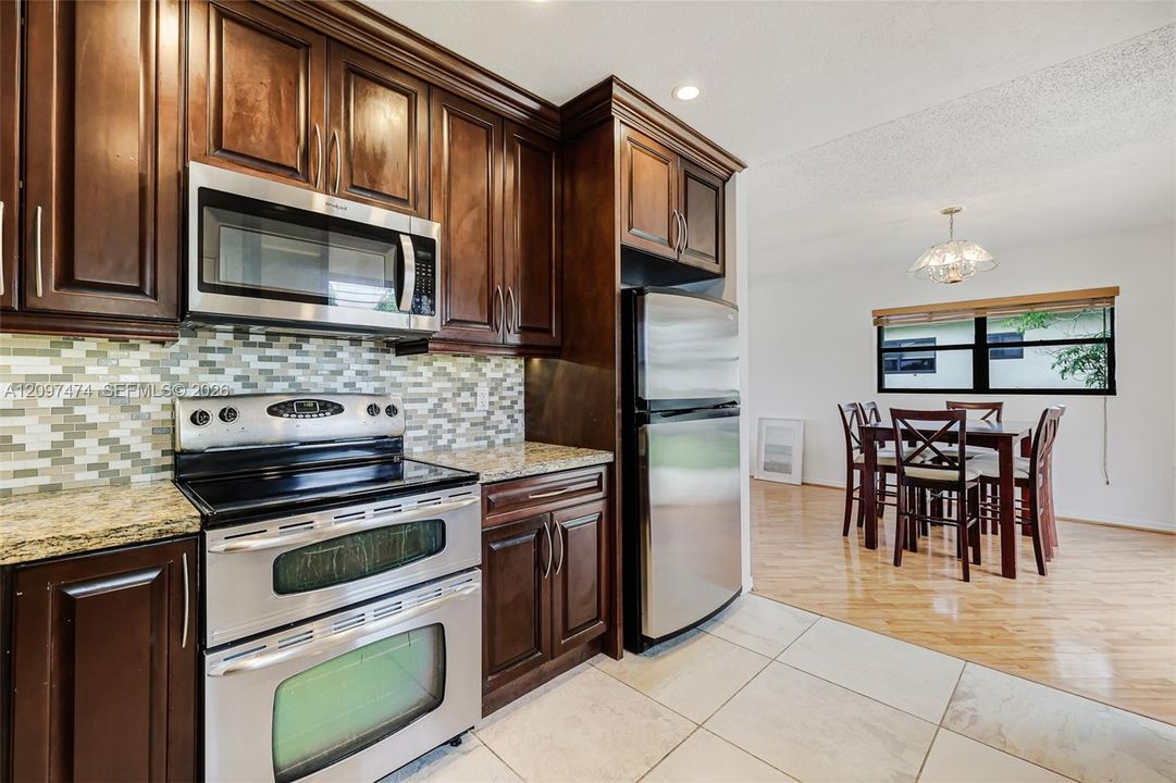 For Sale: $567,500 (3 beds, 1 baths, 1215 Square Feet)