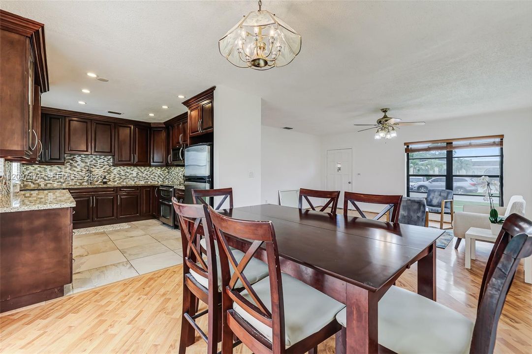 For Sale: $567,500 (3 beds, 1 baths, 1215 Square Feet)