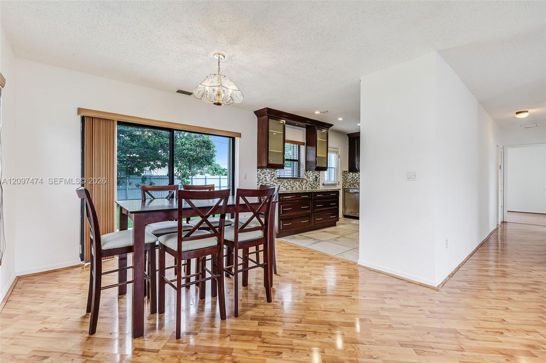 For Sale: $567,500 (3 beds, 1 baths, 1215 Square Feet)
