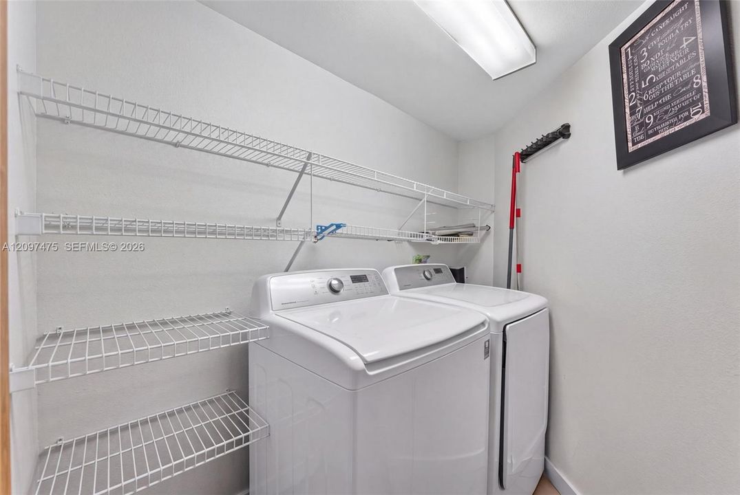 En Renta: $9,700 (3 camas, 3 baños, 1890 Pies cuadrados)