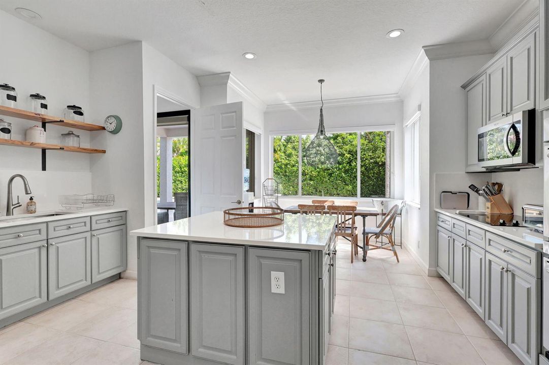 20-web-or-mls-11131Manderly_101 (1)