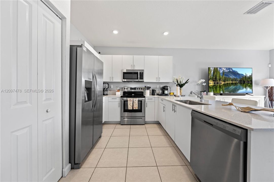 For Rent: $2,800 (3 beds, 2 baths, 1545 Square Feet)