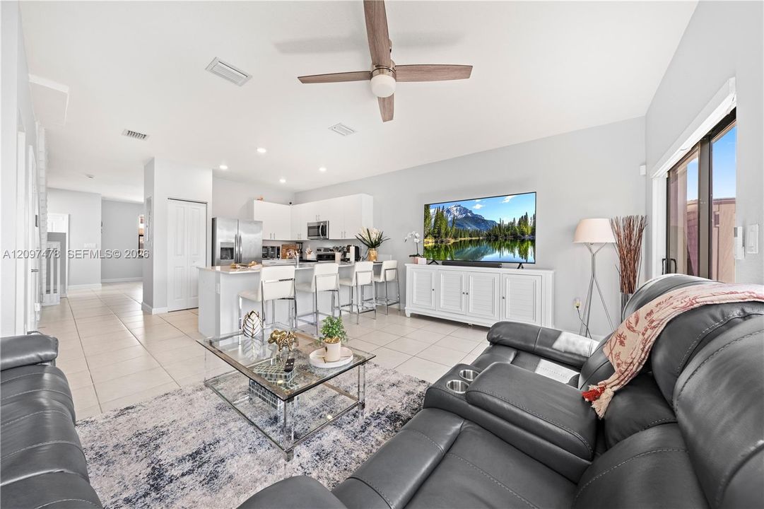 For Rent: $2,800 (3 beds, 2 baths, 1545 Square Feet)