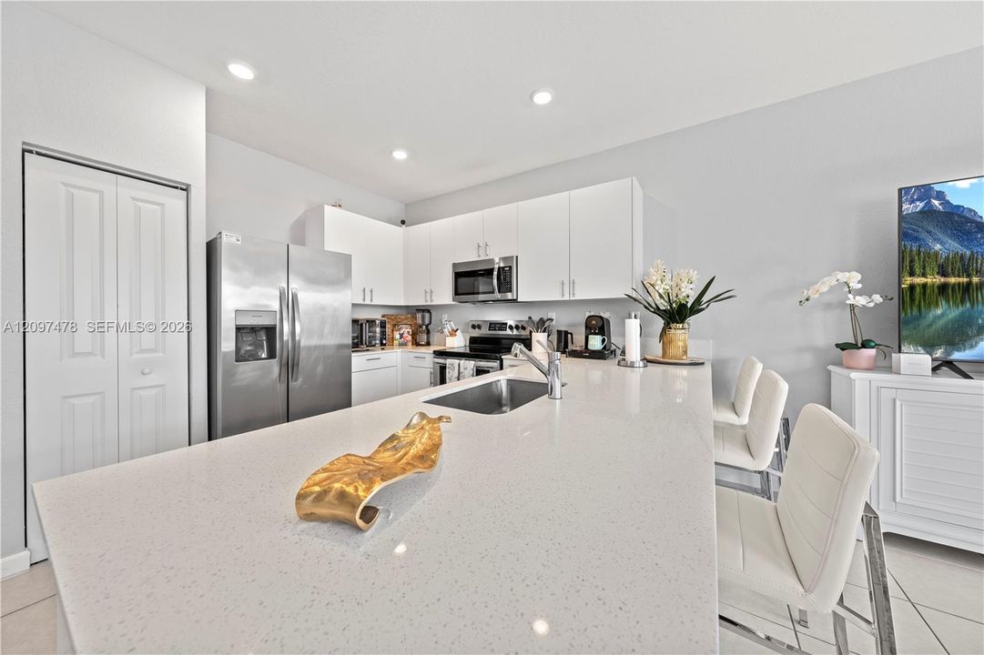 For Rent: $2,800 (3 beds, 2 baths, 1545 Square Feet)