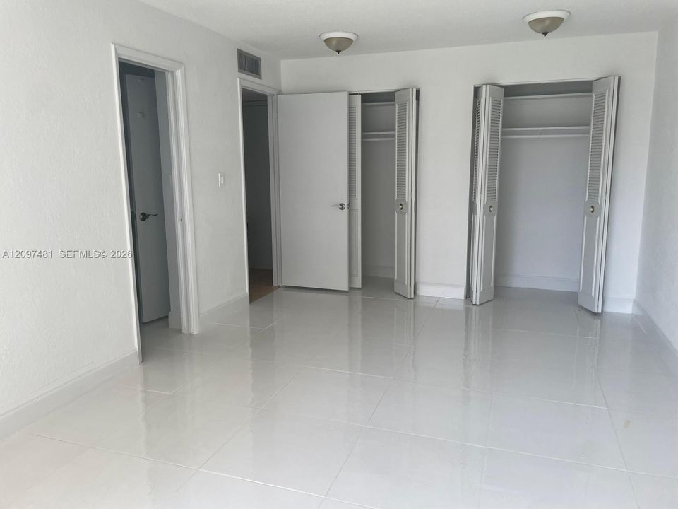 For Rent: $2,000 (1 beds, 1 baths, 834 Square Feet)