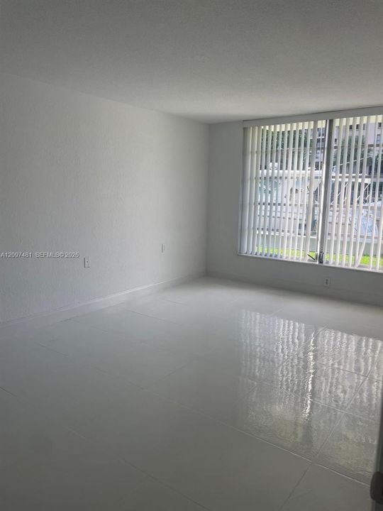 For Rent: $2,000 (1 beds, 1 baths, 834 Square Feet)