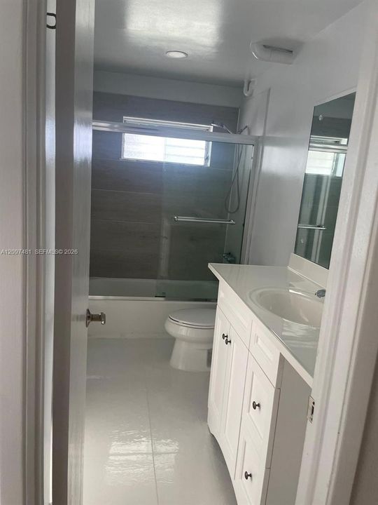 For Rent: $2,000 (1 beds, 1 baths, 834 Square Feet)