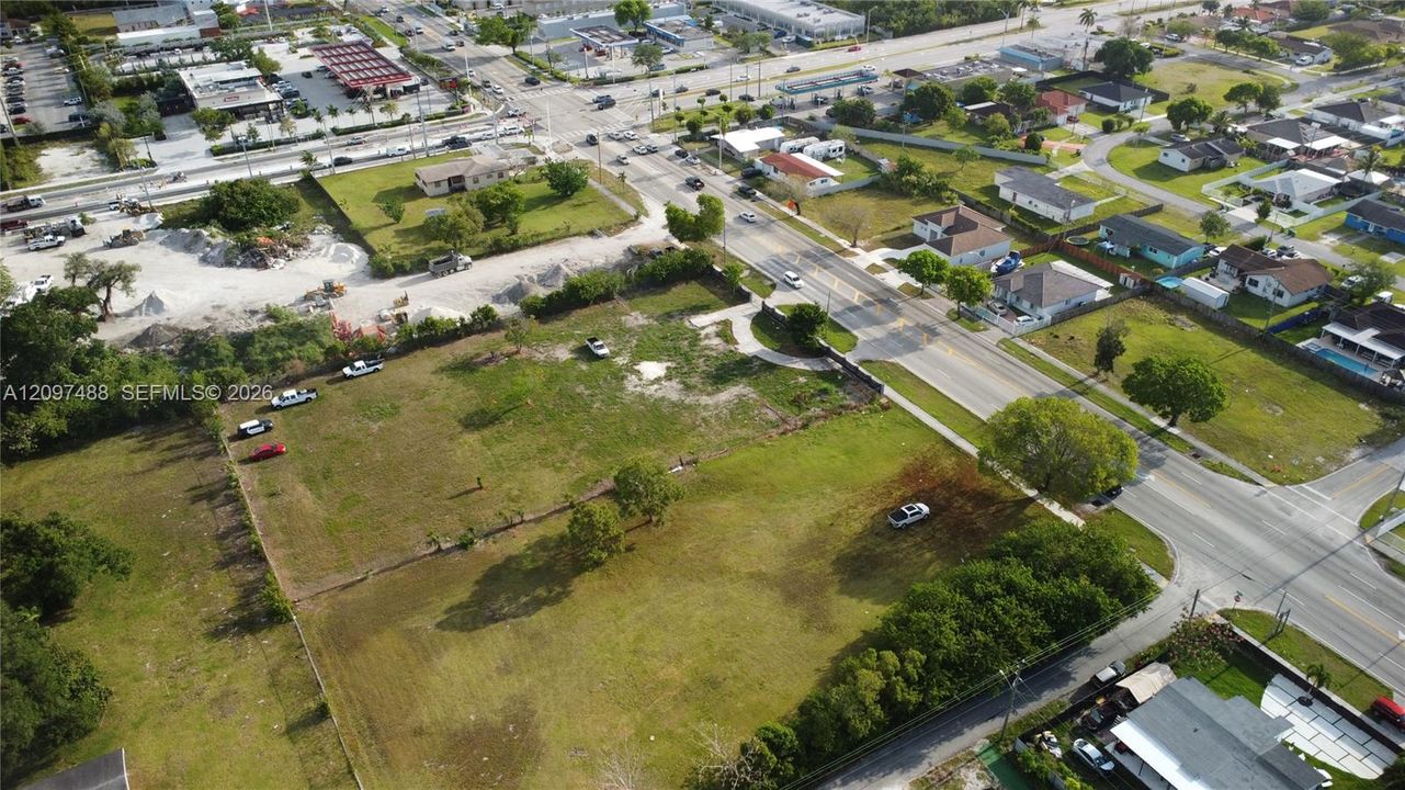 На продажу: $3,200,000 (2.25 acres)