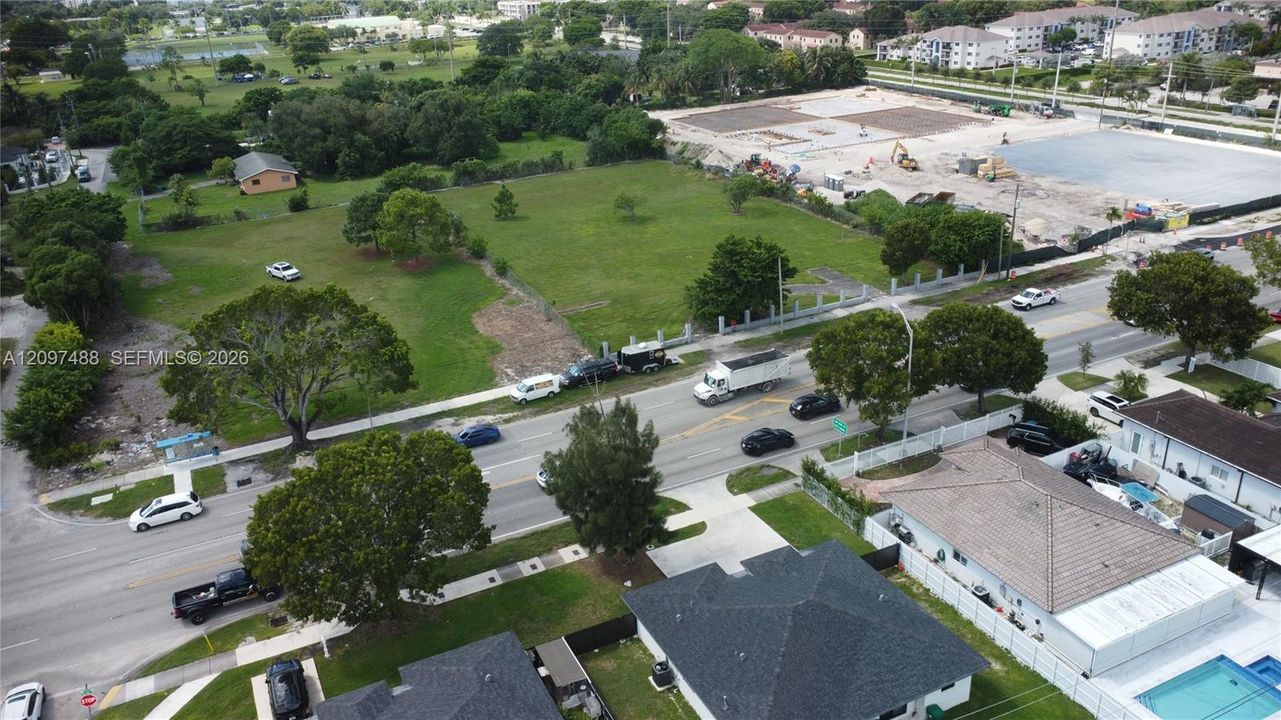 На продажу: $3,200,000 (2.25 acres)