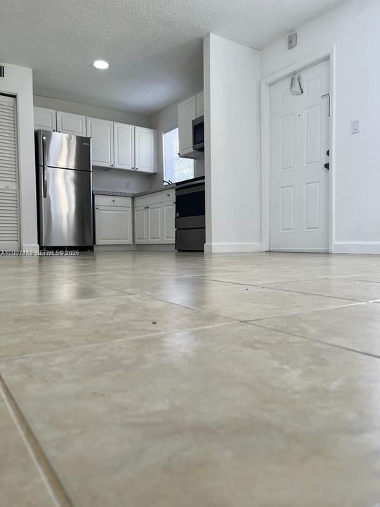 For Rent: $1,800 (2 beds, 1 baths, 630 Square Feet)