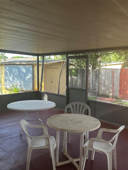 For Sale: $520,000 (3 beds, 2 baths, 1216 Square Feet)