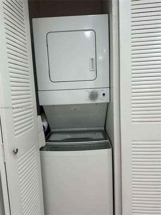 В аренду: $2,300 (2 спален, 2 ванн, 896 Квадратных фут)