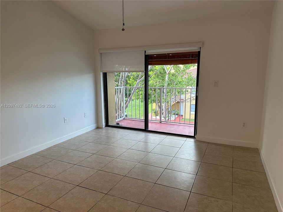 В аренду: $2,300 (2 спален, 2 ванн, 896 Квадратных фут)