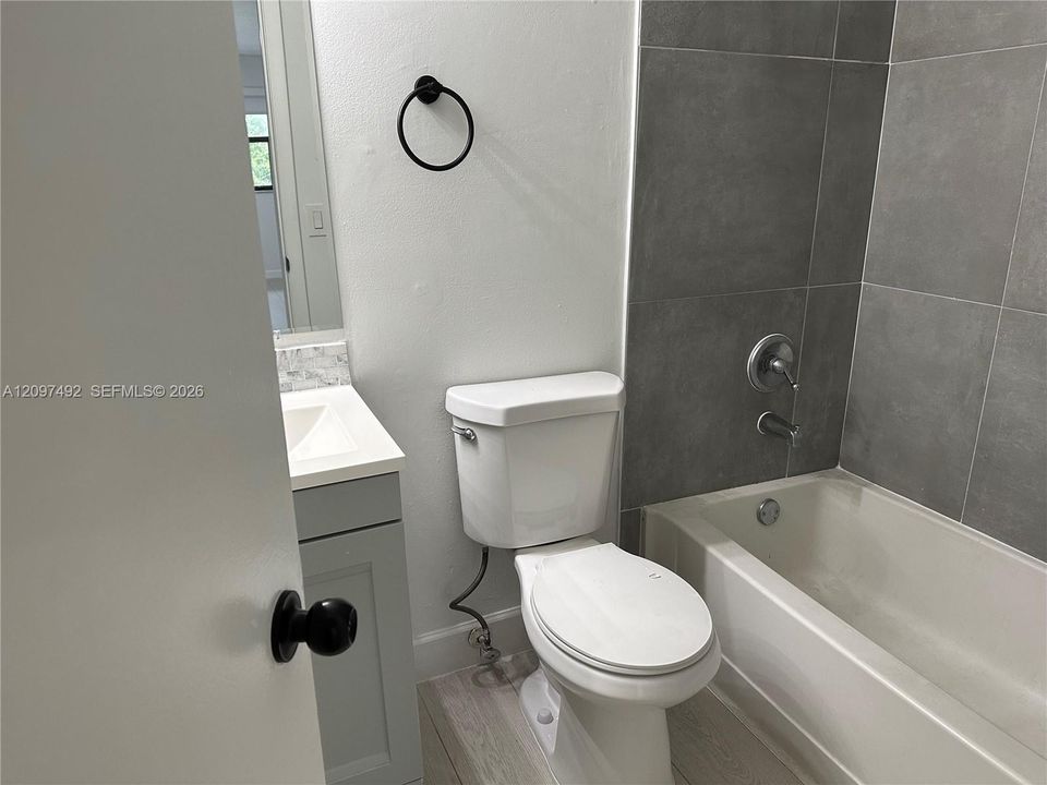 В аренду: $2,300 (2 спален, 2 ванн, 896 Квадратных фут)