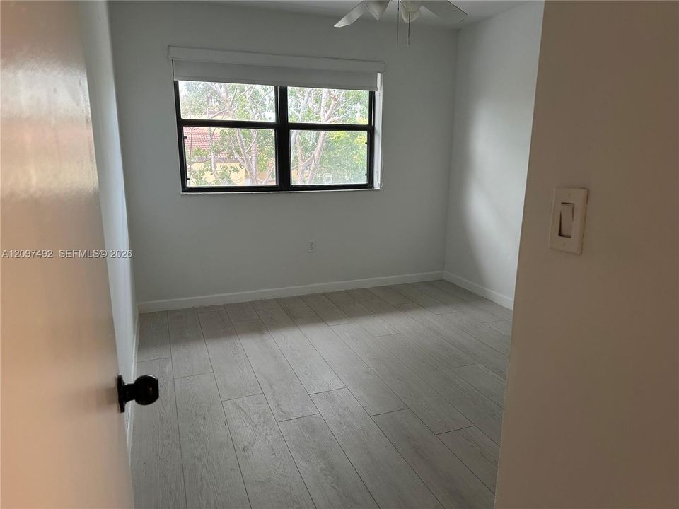 В аренду: $2,300 (2 спален, 2 ванн, 896 Квадратных фут)