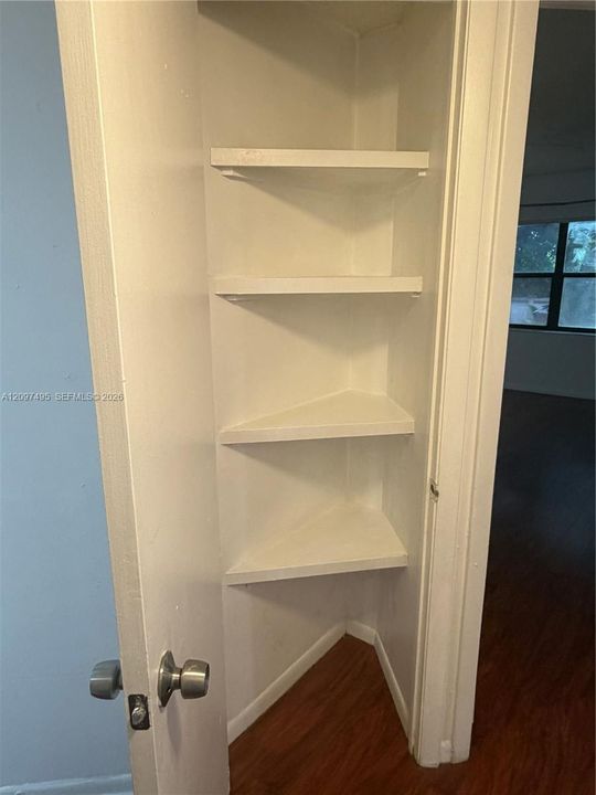 For Rent: $1,900 (1 beds, 1 baths, 710 Square Feet)
