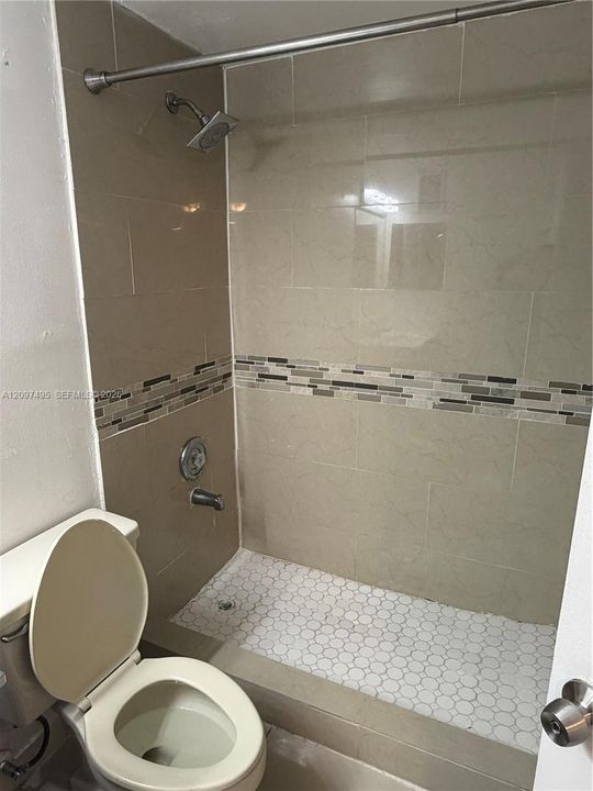 For Rent: $1,900 (1 beds, 1 baths, 710 Square Feet)
