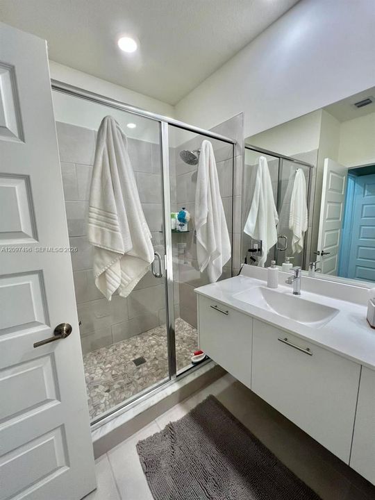 En Venta: $560,000 (3 camas, 2 baños, 1315 Pies cuadrados)
