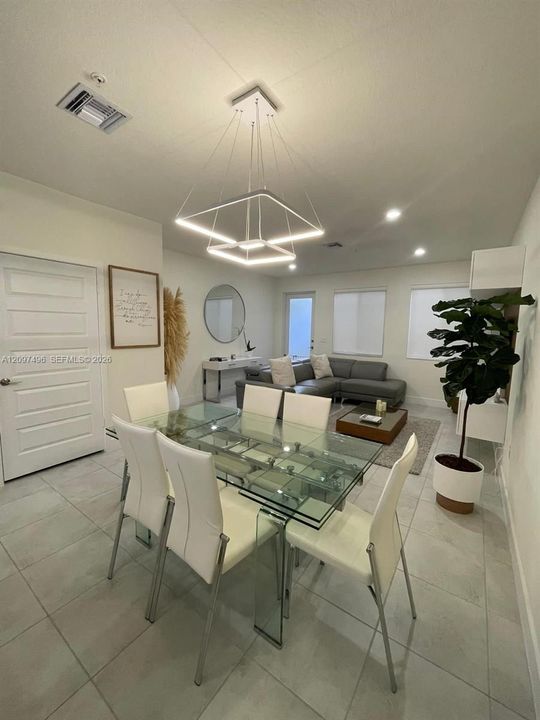 En Venta: $560,000 (3 camas, 2 baños, 1315 Pies cuadrados)