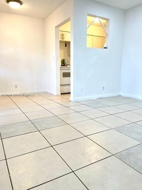 For Rent: $1,350 (1 beds, 1 baths, 550 Square Feet)