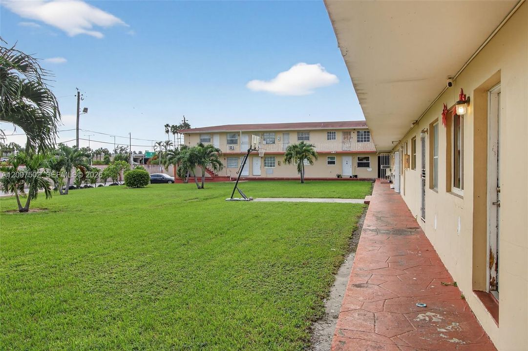 For Sale: $220,000 (2 beds, 1 baths, 650 Square Feet)