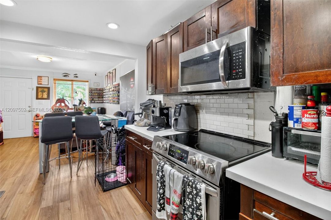 For Sale: $220,000 (2 beds, 1 baths, 650 Square Feet)