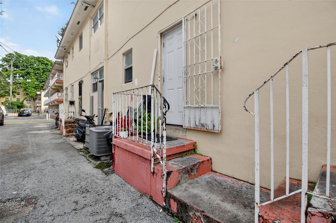 For Sale: $220,000 (2 beds, 1 baths, 650 Square Feet)