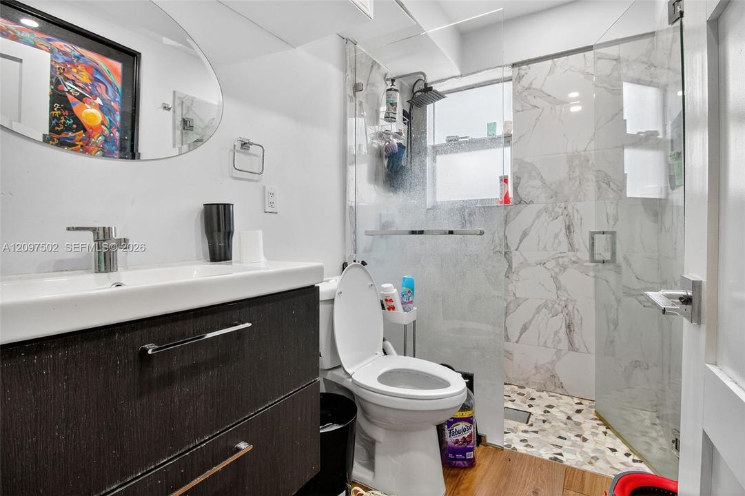 For Sale: $220,000 (2 beds, 1 baths, 650 Square Feet)
