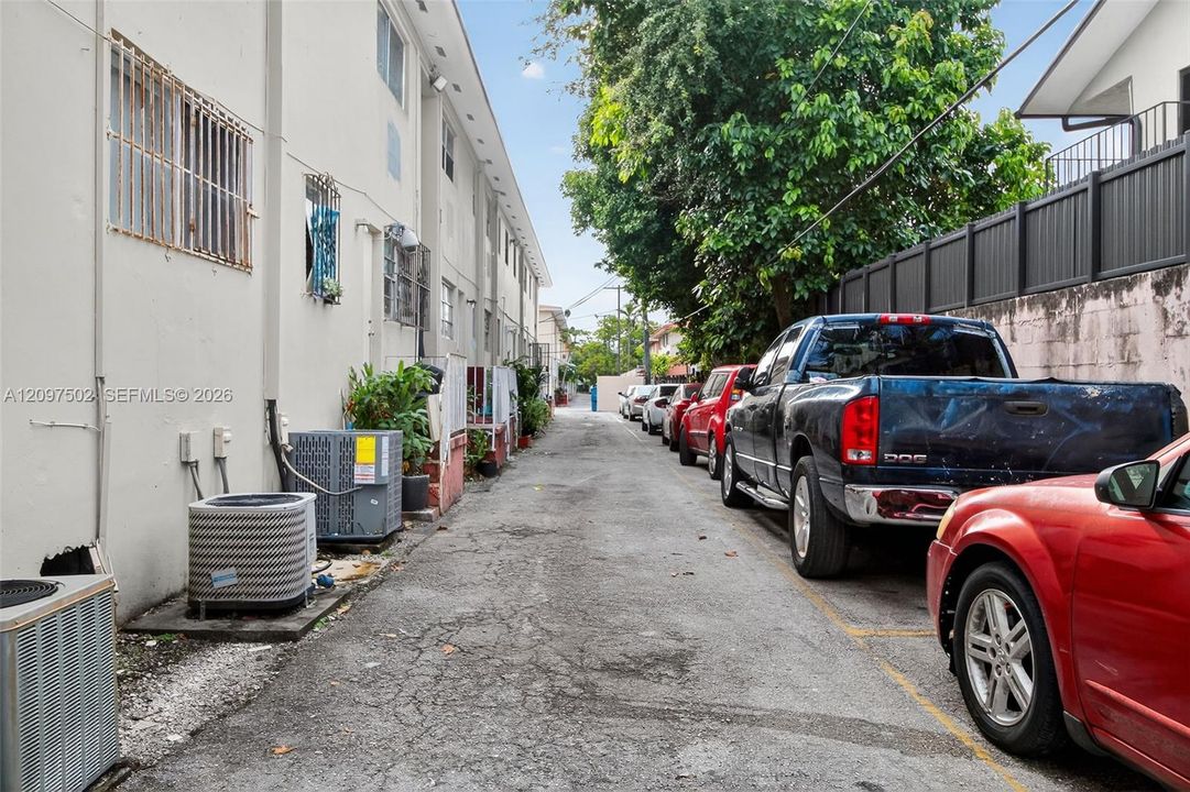For Sale: $220,000 (2 beds, 1 baths, 650 Square Feet)