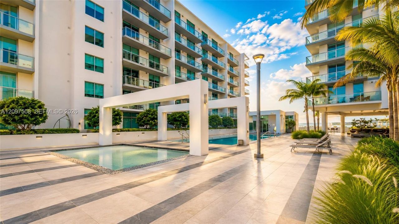 For Sale: $997,000 (2 beds, 2 baths, 1162 Square Feet)