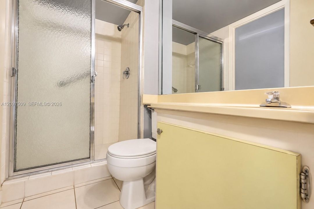 На продажу: $69,900 (2 спален, 2 ванн, 950 Квадратных фут)