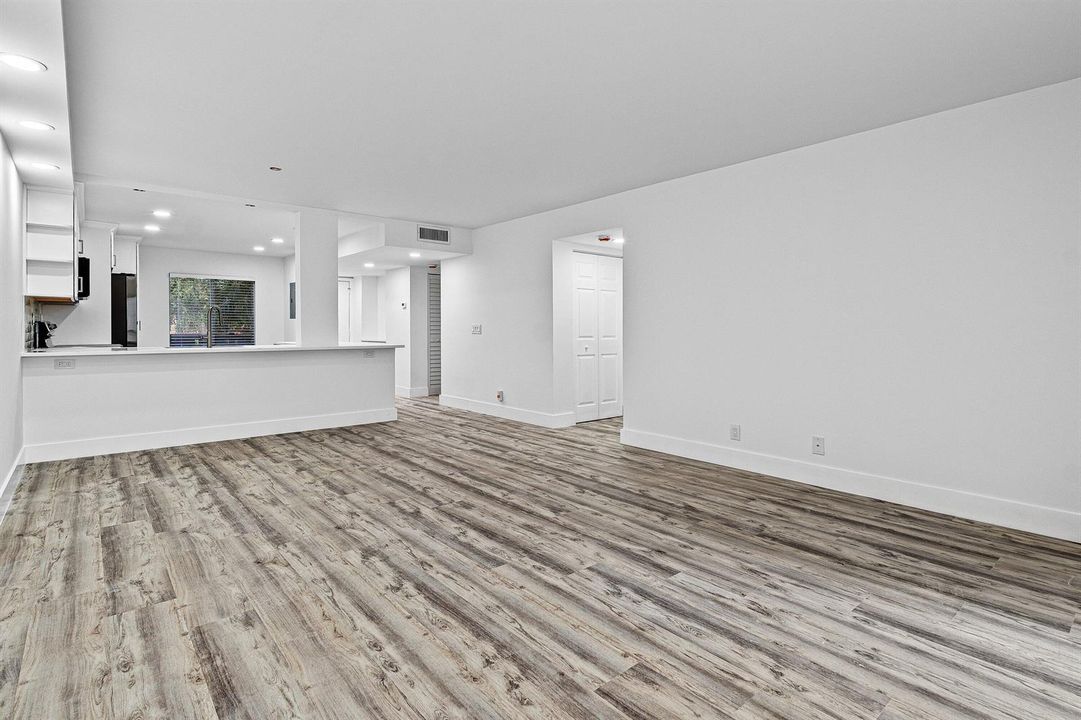 004-6585KensingtonLane-207-DelrayBeach-F