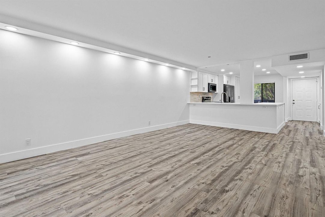 003-6585KensingtonLane-207-DelrayBeach-F