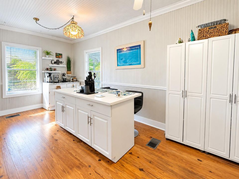 1099 Kitchen angle