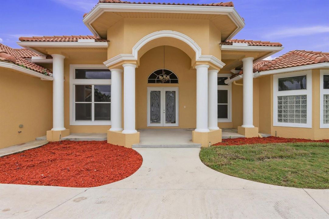 7_front entry detail