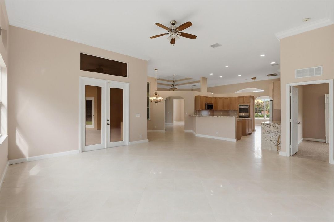 20_family room