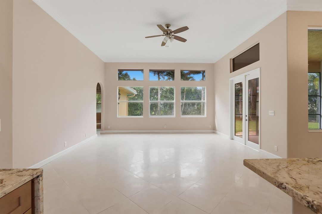 18_family room