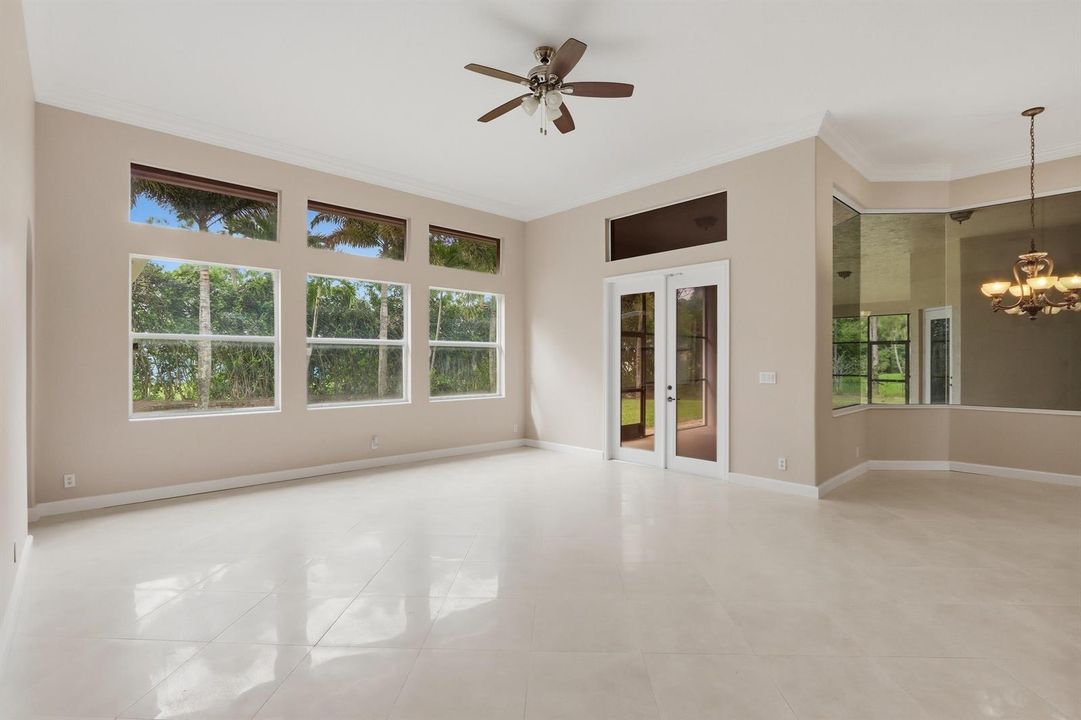 19_family room