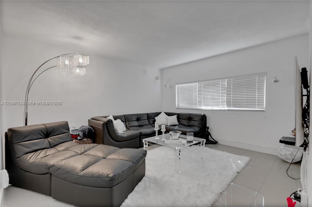For Rent: $3,350 (3 beds, 2 baths, 1673 Square Feet)