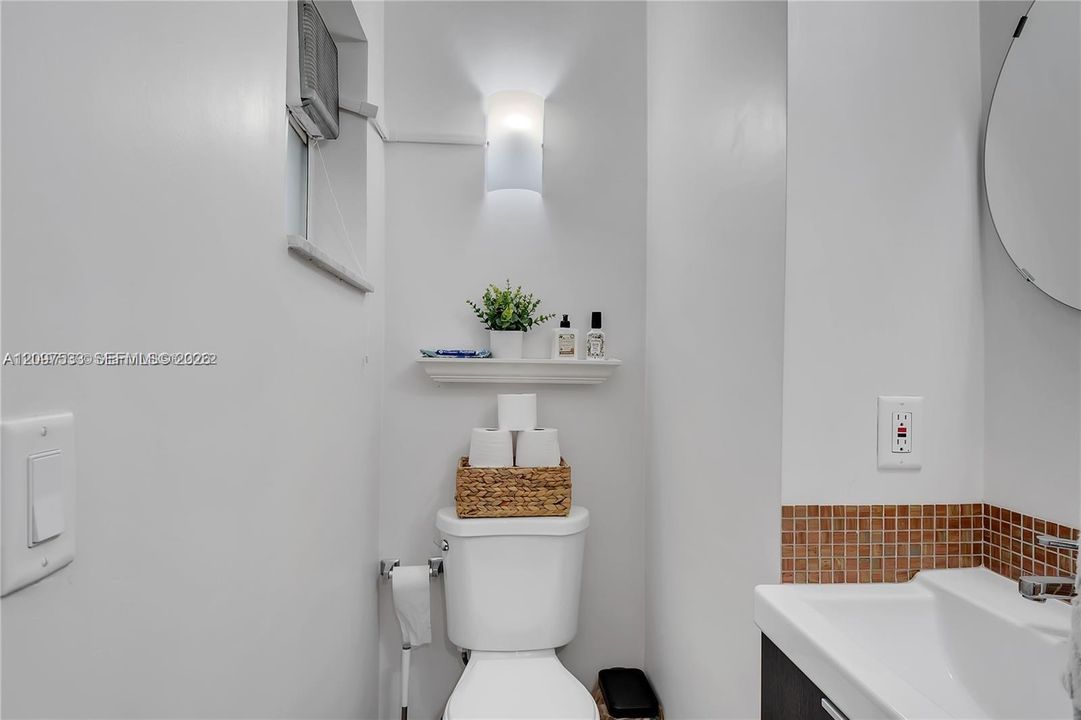 For Rent: $3,350 (3 beds, 2 baths, 1673 Square Feet)