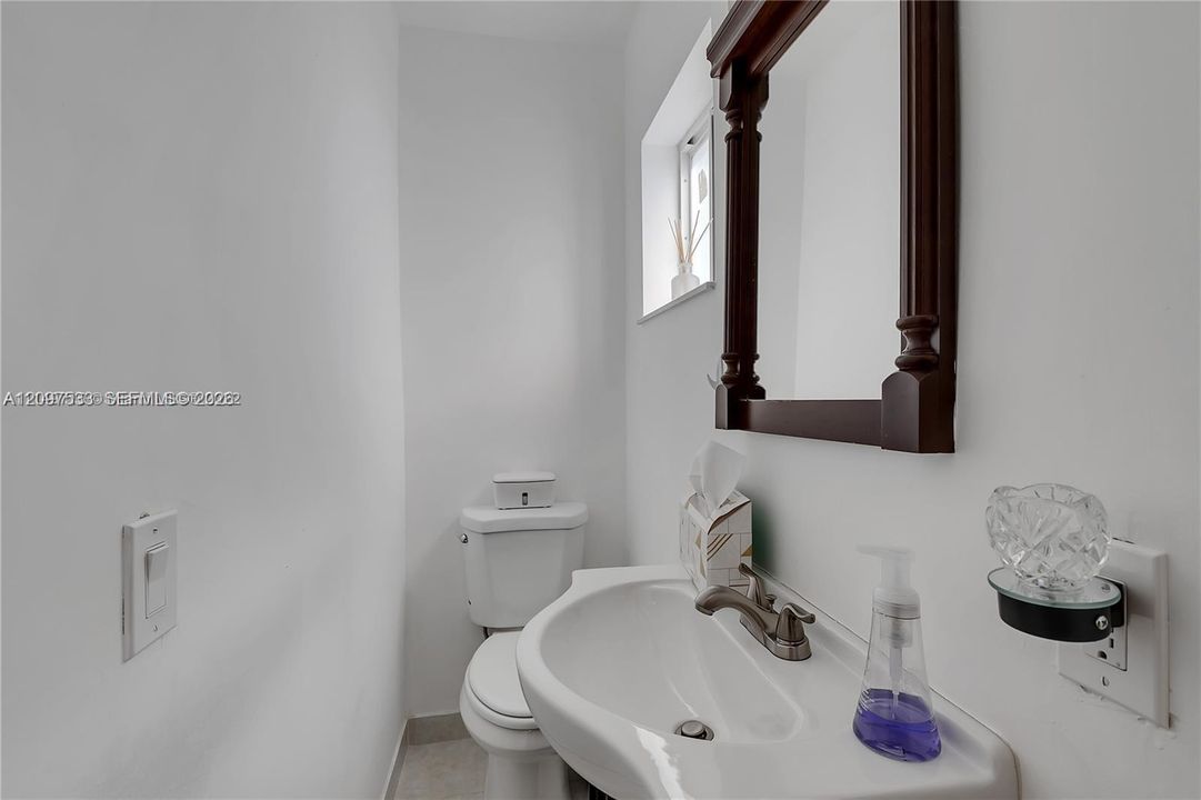 For Rent: $3,350 (3 beds, 2 baths, 1673 Square Feet)