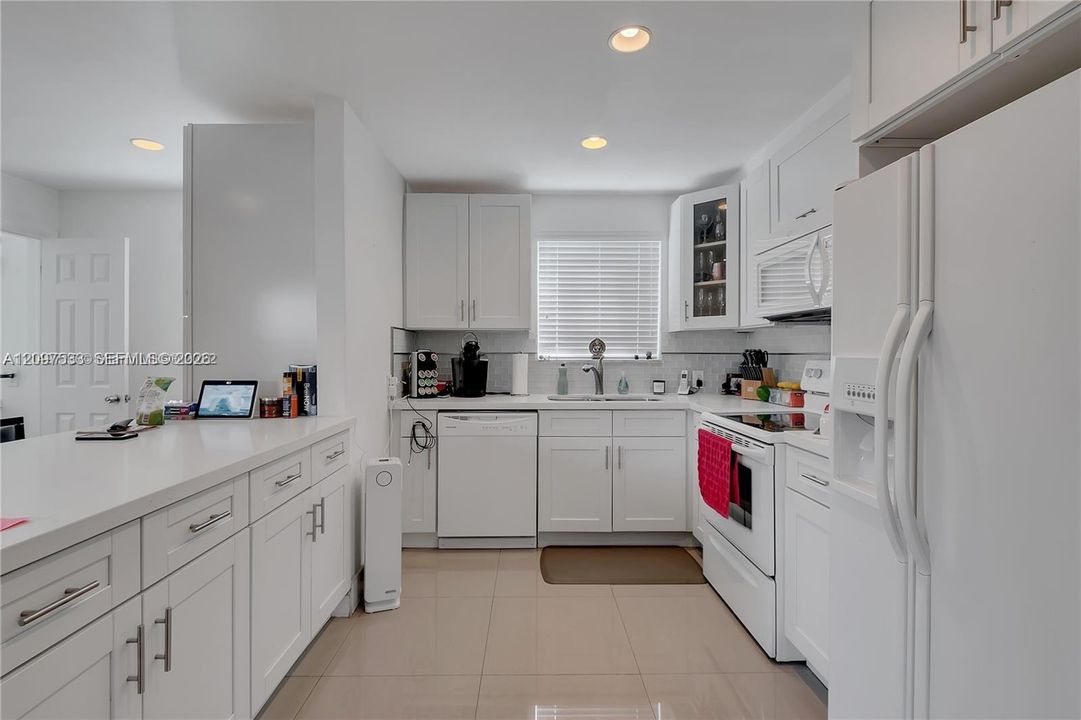For Rent: $3,350 (3 beds, 2 baths, 1673 Square Feet)