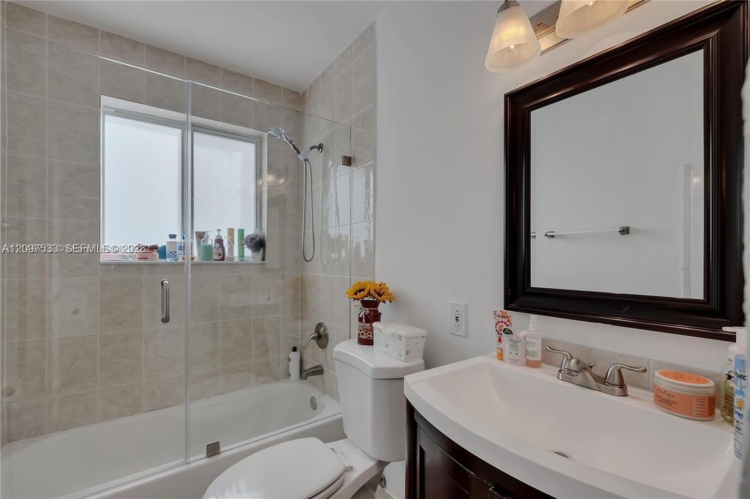 For Rent: $3,350 (3 beds, 2 baths, 1673 Square Feet)