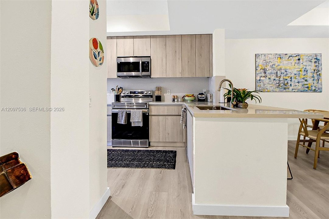 Renovated 3-story 2/2